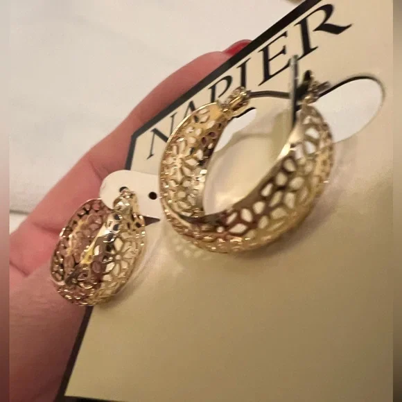 Napier Gold Filigree Hoop Earrings NWT - Picture 6 of 7
